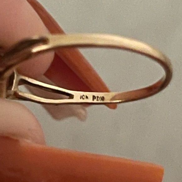 10k Gold Emerald Ring - Picture 9 of 9